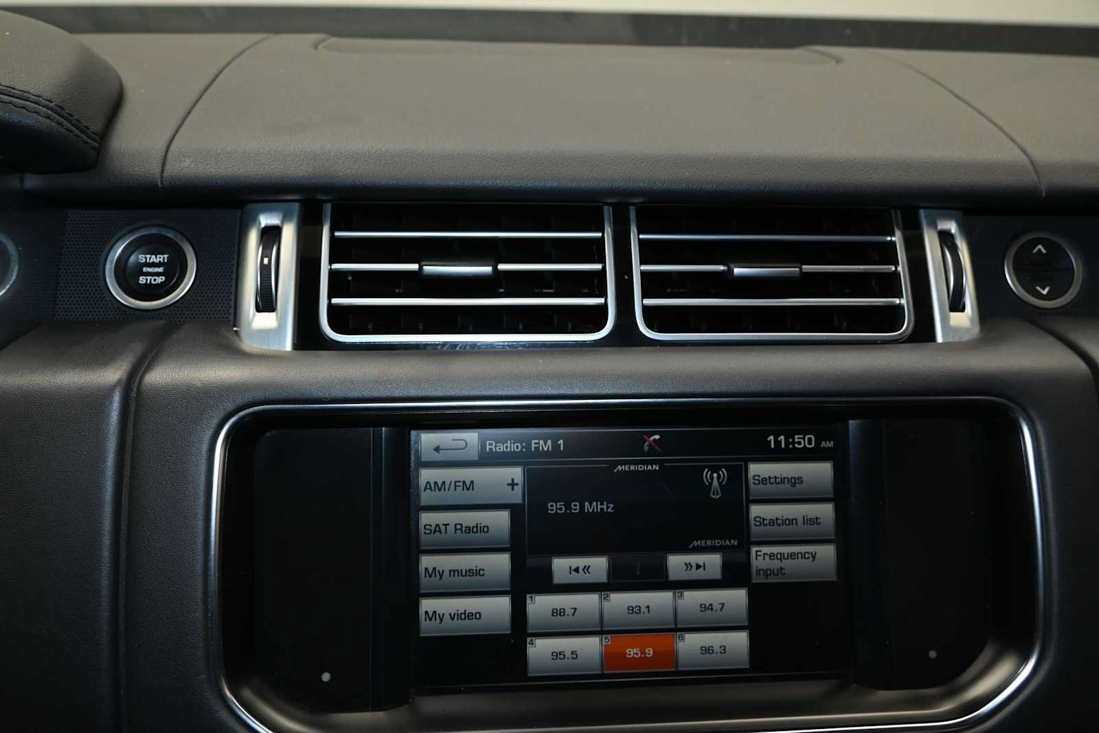Used 2016 Land Rover Range Rover HSE AWD/4WD image 16