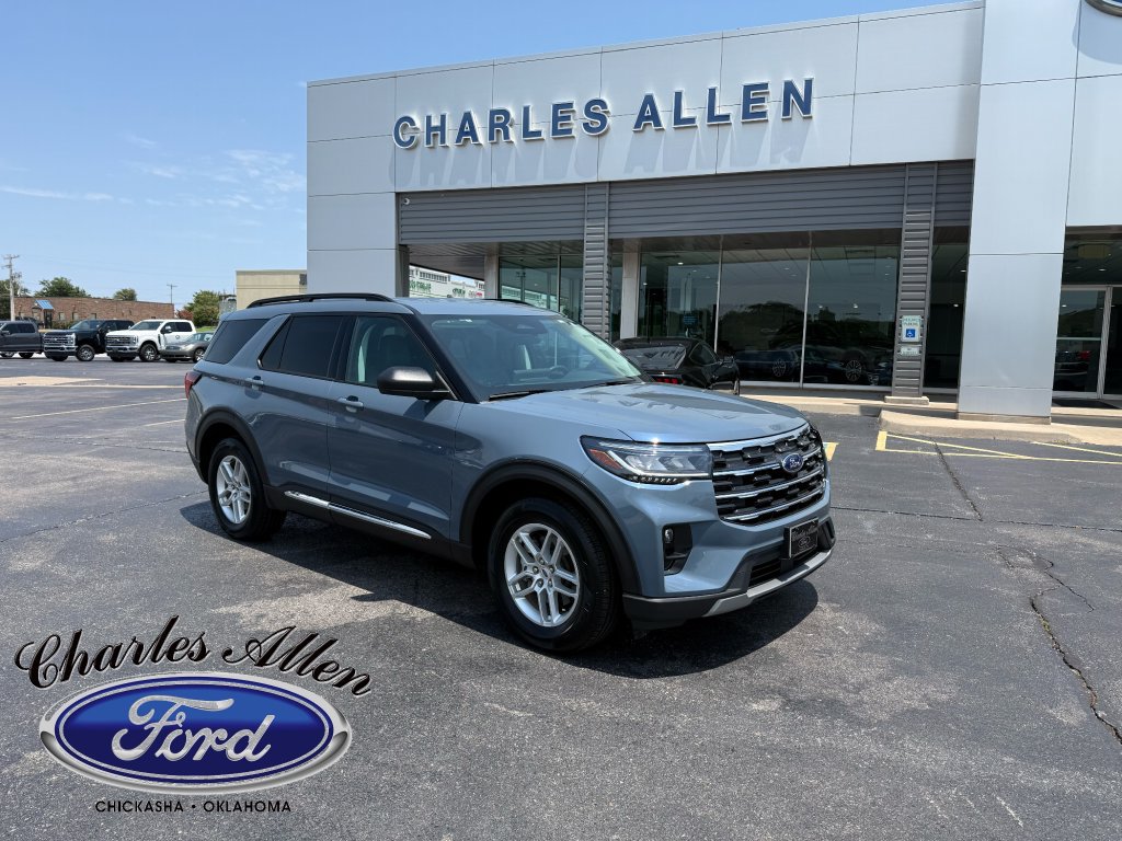 Used 2025 Ford Explorer Active w/ Active Comfort Package RWD image 1