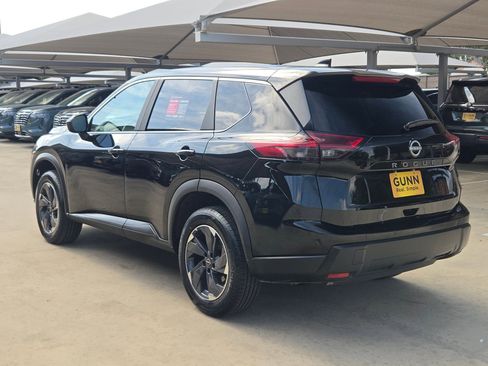 Certified 2025 Nissan Rogue SV FWD image 5