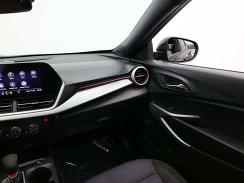 Used 2025 Chevrolet Trax RS w/ Sunroof Package FWD image 32