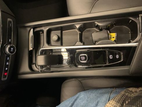 Used 2025 Volvo XC60 B5 Plus image 9