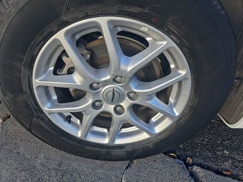 Used 2023 Chrysler Voyager LX image 36