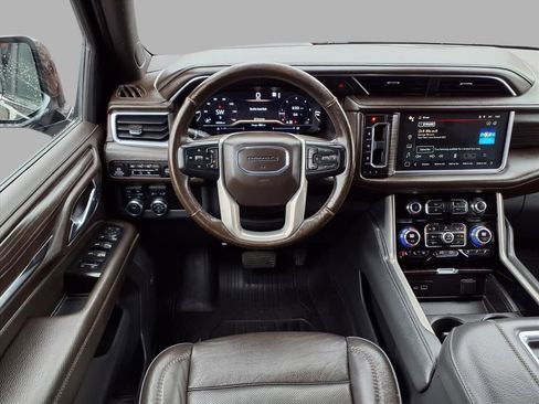 Used 2022 GMC Yukon XL Denali image 4