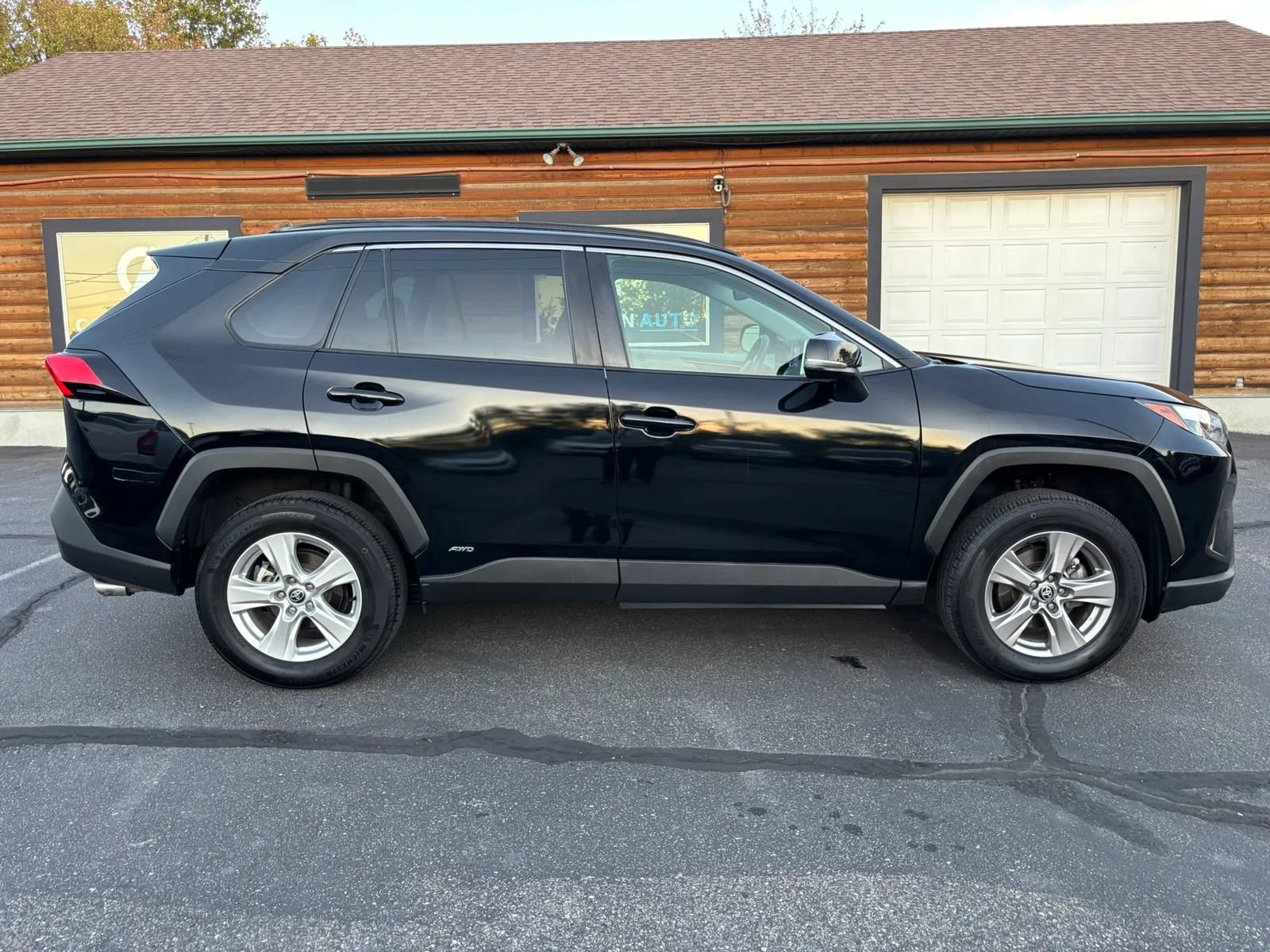 Used 2024 Toyota RAV4 XLE AWD/4WD image 9