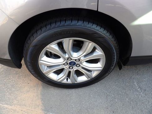 Used 2020 Ford Edge Titanium image 16