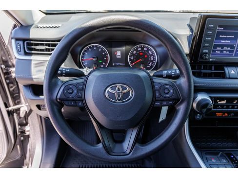Used 2021 Toyota RAV4 LE AWD/4WD image 21