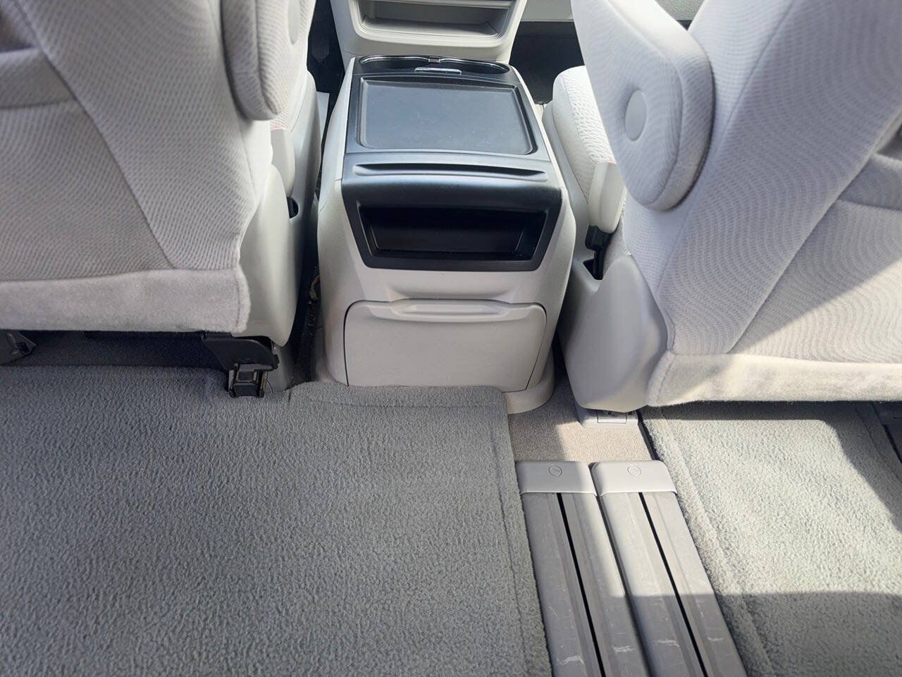 Used 2012 Toyota Sienna LE w/ Towing Pkg FWD image 19