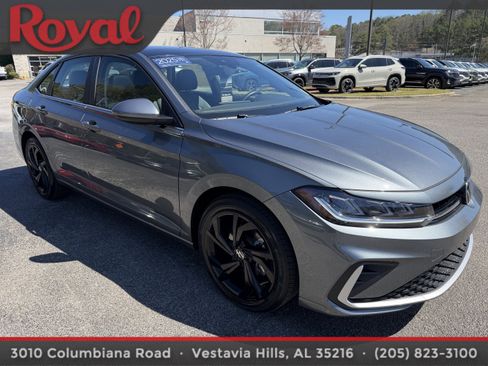 Certified 2025 Volkswagen Jetta SE w/ Sunroof Package image 3