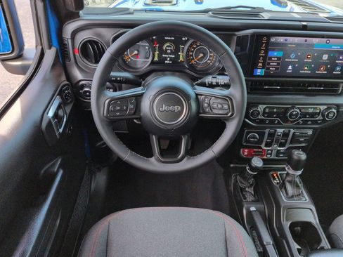 Used 2025 Jeep Wrangler Unlimited Rubicon w/ Safety Group AWD/4WD image 15