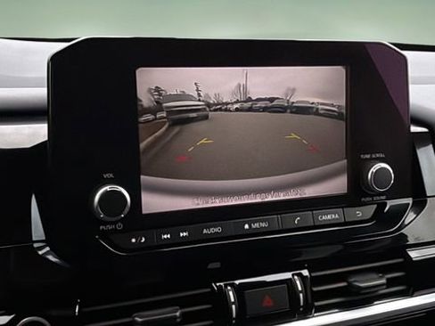 Used 2024 Nissan Pathfinder SV image 27