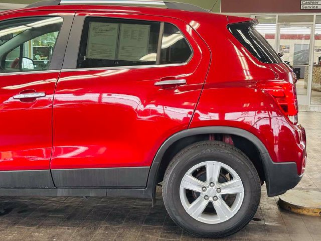 Used 2019 Chevrolet Trax LT w/ LT Convenience Package FWD image 14
