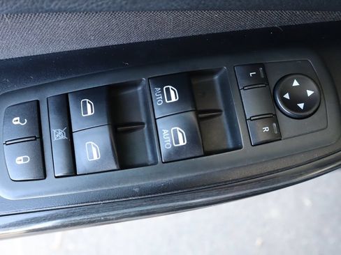 Used 2015 Jeep Cherokee Latitude w/ Comfort/Convenience Group FWD image 27