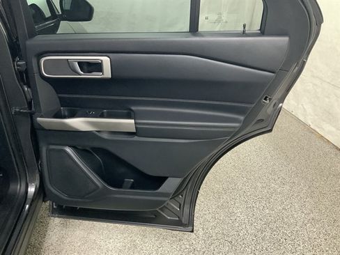 Used 2020 Ford Explorer XLT w/ Equipment Group 202A AWD/4WD image 19