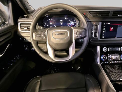 Used 2023 GMC Yukon XL Denali AWD/4WD image 6
