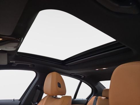 Used 2025 BMW 330i Sedan w/ Convenience Package image 29