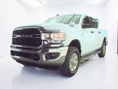 Used 2024 RAM 2500 Big Horn w/ Off Road Package AWD/4WD image 4