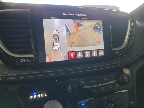 Used 2024 Chrysler Pacifica Limited FWD image 30