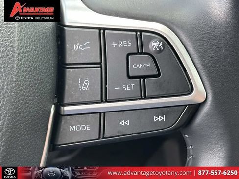 Used 2022 Toyota Highlander XSE FWD image 29