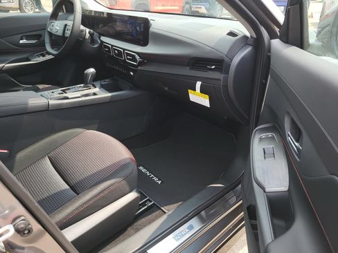 New 2027 Nissan Sentra SR w/ Floor Mat Package FWD image 10