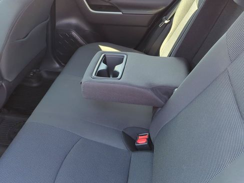 Used 2021 Toyota RAV4 LE AWD/4WD image 9