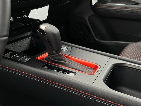 New 2025 Nissan Kicks SR image 28