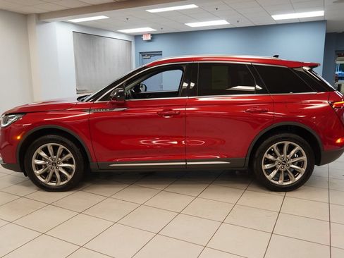 Used 2022 Lincoln Corsair AWD w/ Premium Package image 2