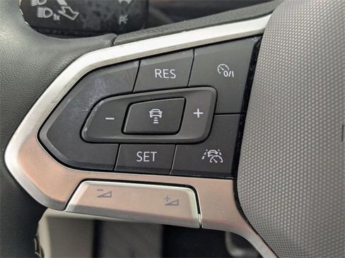 Used 2024 Volkswagen Tiguan SE image 17