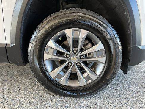 Used 2025 Chevrolet Equinox LT image 32