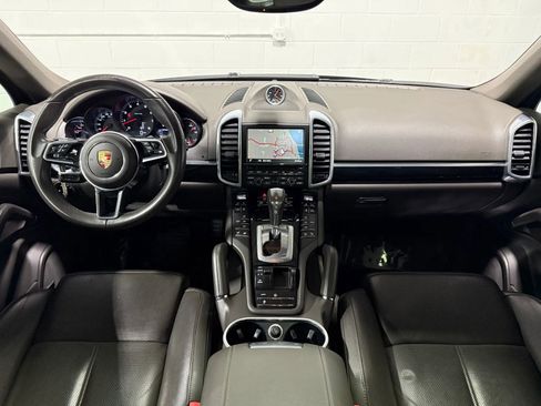 Used 2016 Porsche Cayenne image 19