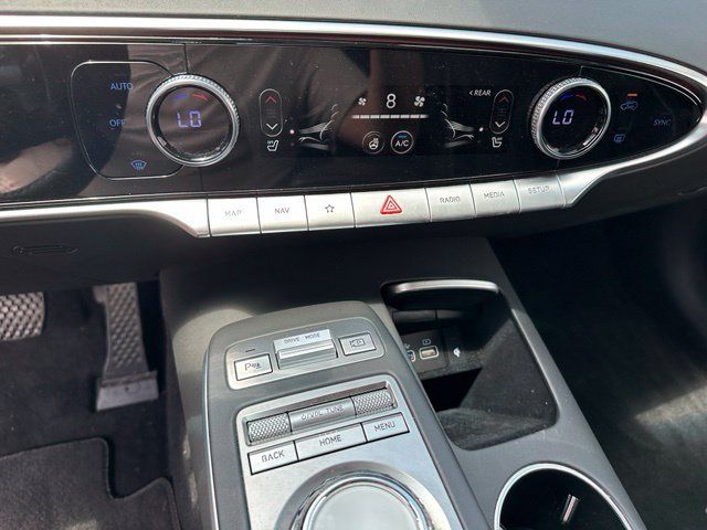 Used 2025 Genesis GV70 2.5T w/ Advanced Package AWD/4WD image 25