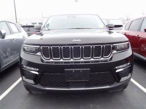Used 2023 Jeep Grand Cherokee Limited image 2