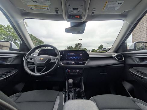 Used 2025 Chevrolet TrailBlazer LT AWD/4WD image 23