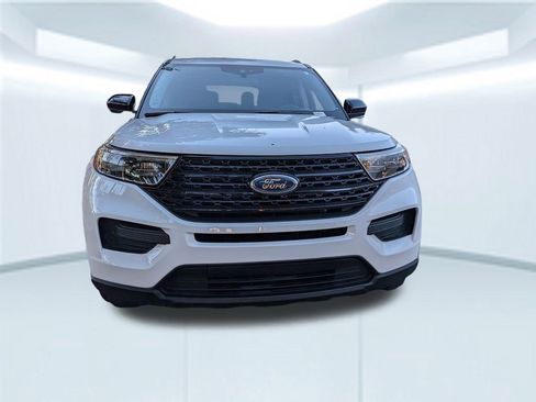 Used 2021 Ford Explorer XLT image 12
