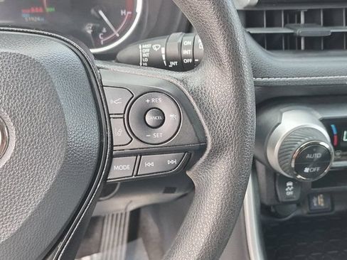 Used 2025 Toyota RAV4 XLE FWD image 25