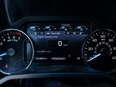 Used 2017 Ford F150 Platinum w/ Equipment Group 701A Luxury image 16