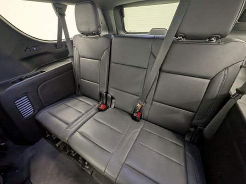 Used 2023 Chevrolet Suburban Z71 w/ Luxury Package image 28