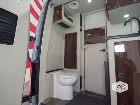 Used 2025 Mercedes-Benz Sprinter 2500 image 16