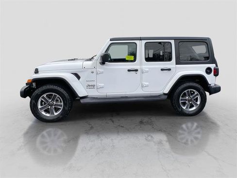 Used 2018 Jeep Wrangler Unlimited Sahara image 2