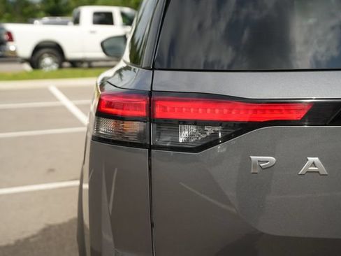 Used 2025 Nissan Pathfinder SV AWD/4WD image 43