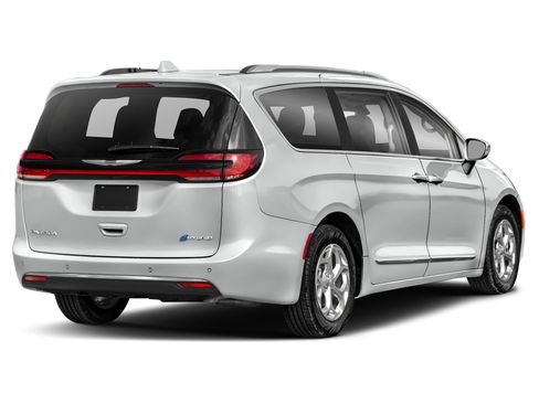 Used 2023 Chrysler Pacifica Limited w/ Uconnect Theater Family Group image 3