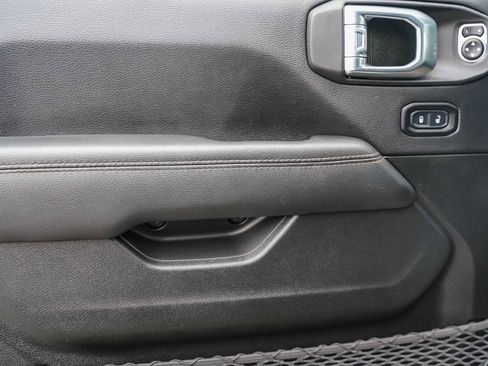 Used 2022 Jeep Wrangler Unlimited Rubicon w/ Xtreme Recon 35" Tire Package image 20