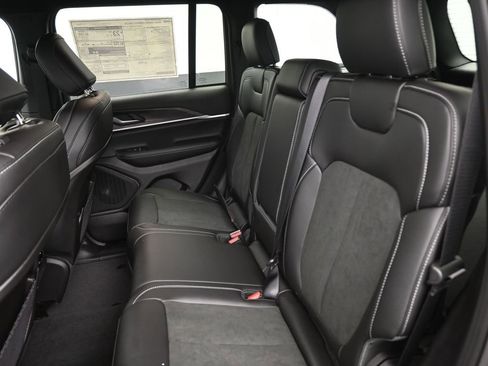 New 2026 Jeep Grand Cherokee Altitude image 23