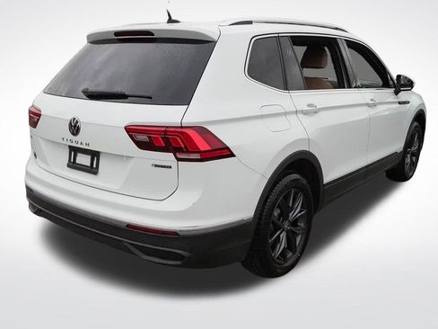 Used 2022 Volkswagen Tiguan SE w/ Panoramic Sunroof Package AWD/4WD image 7