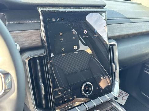 New 2026 GMC Acadia Denali w/ Super Cruise Package image 18