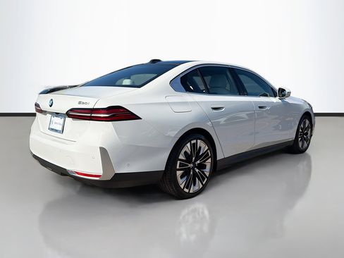 New 2026 BMW 530i w/ Convenience Package image 3