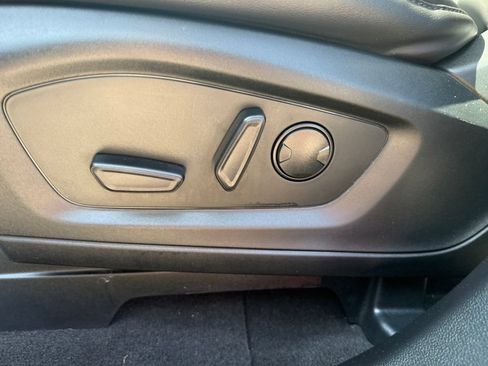 Used 2023 Ford Explorer XLT w/ Equipment Group 202A AWD/4WD image 21