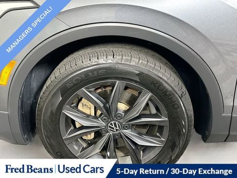 Used 2023 Volkswagen Tiguan SE image 32