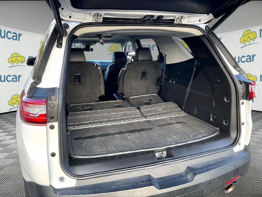Used 2019 Chevrolet Traverse LT w/ LT Premium Package AWD/4WD image 37