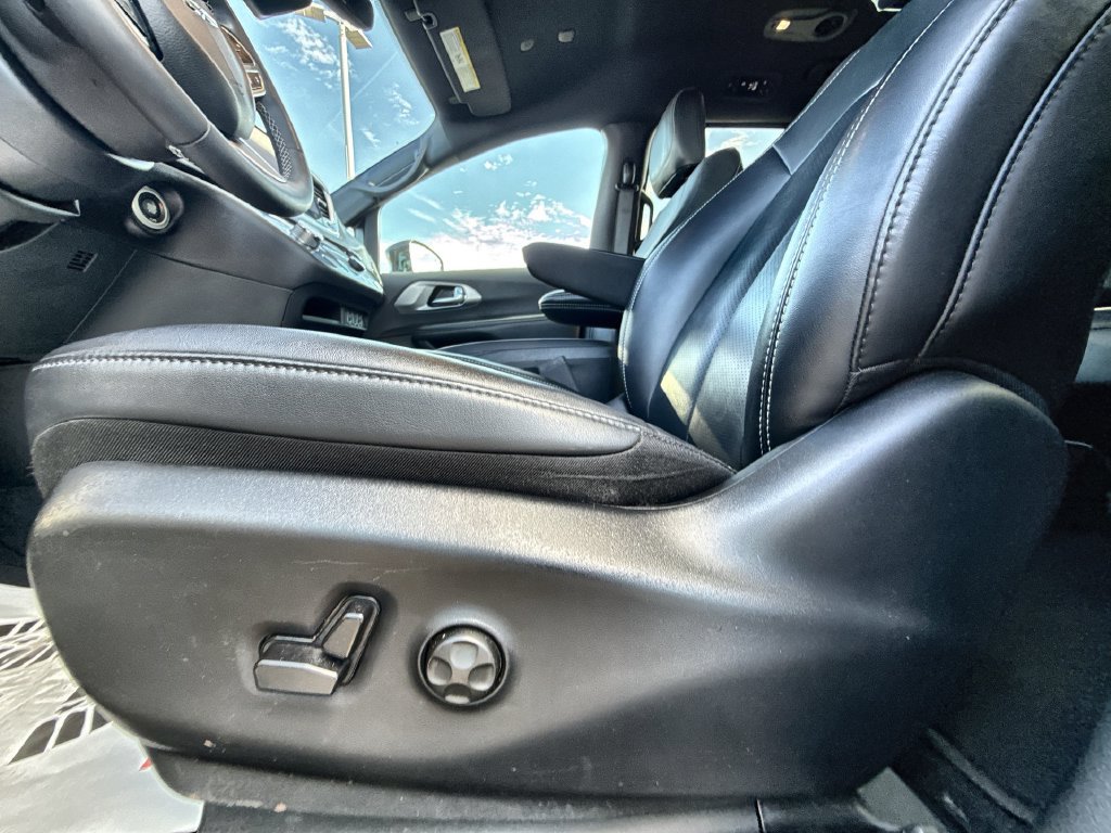 Used 2025 Chrysler Pacifica Select FWD image 15