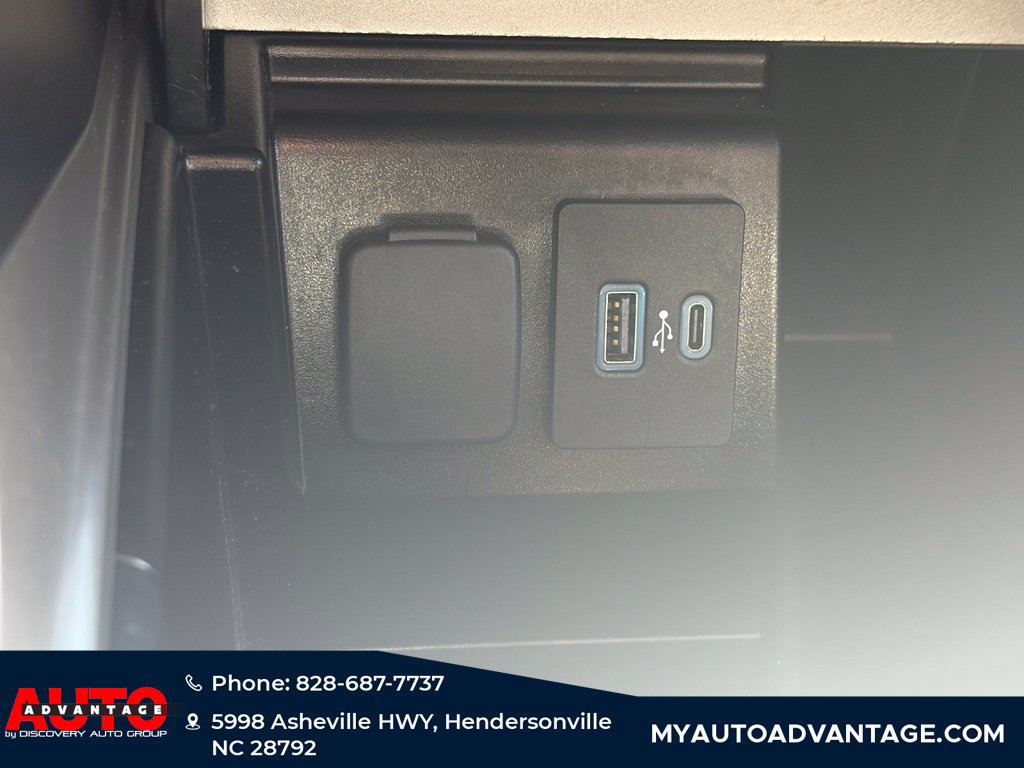 Used 2021 Ford Explorer Limited w/ Equipment Group 301A AWD/4WD image 18